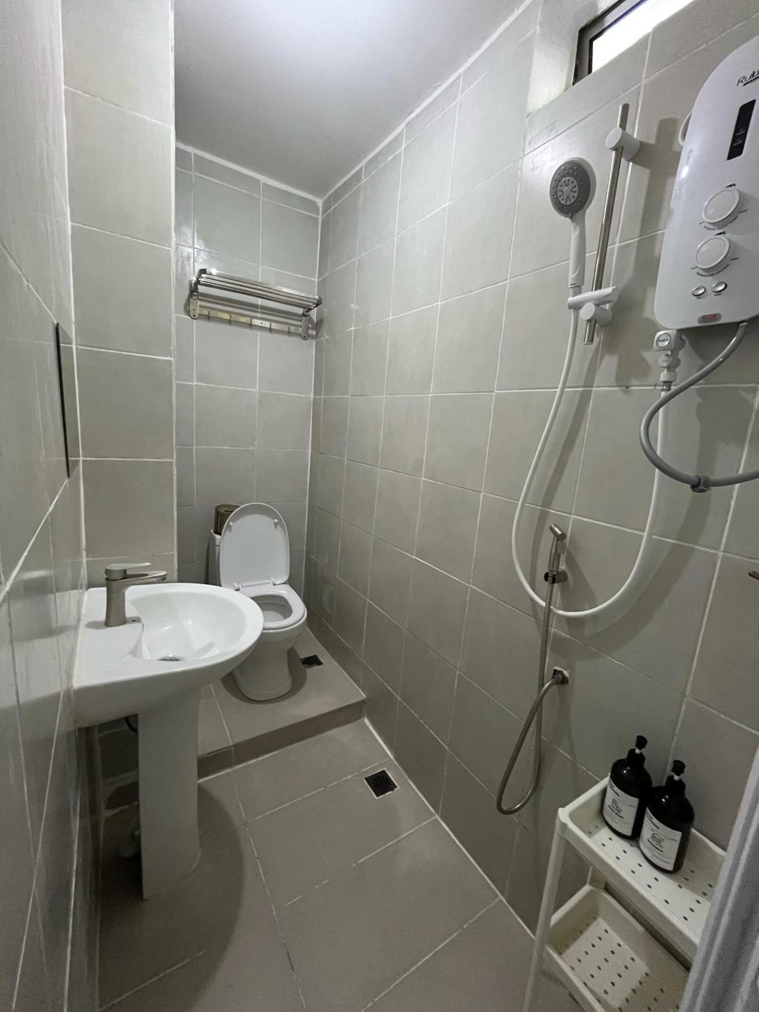 Homestay La Wood Near Jetty *